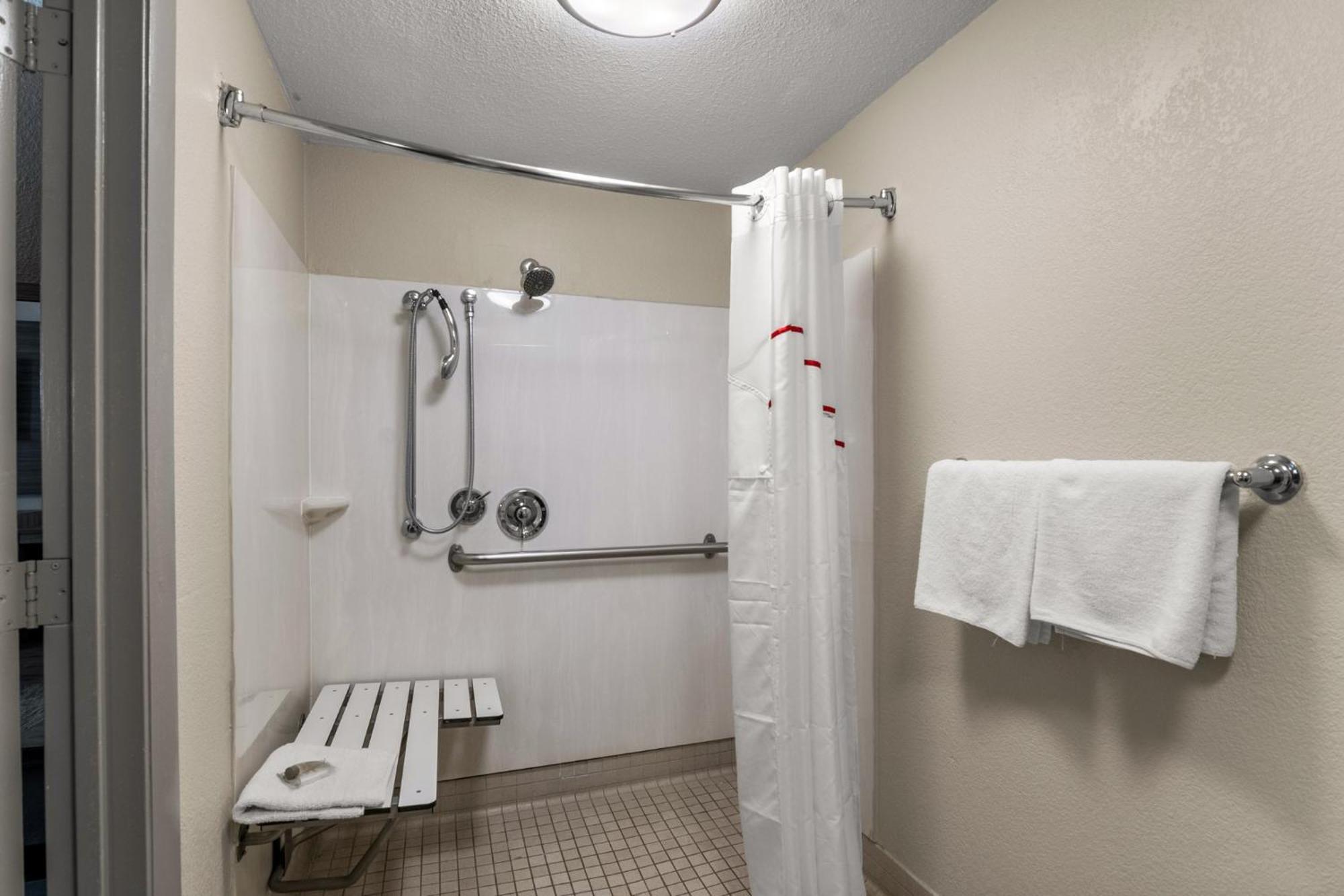 Red Roof Inn Enfield Dış mekan fotoğraf