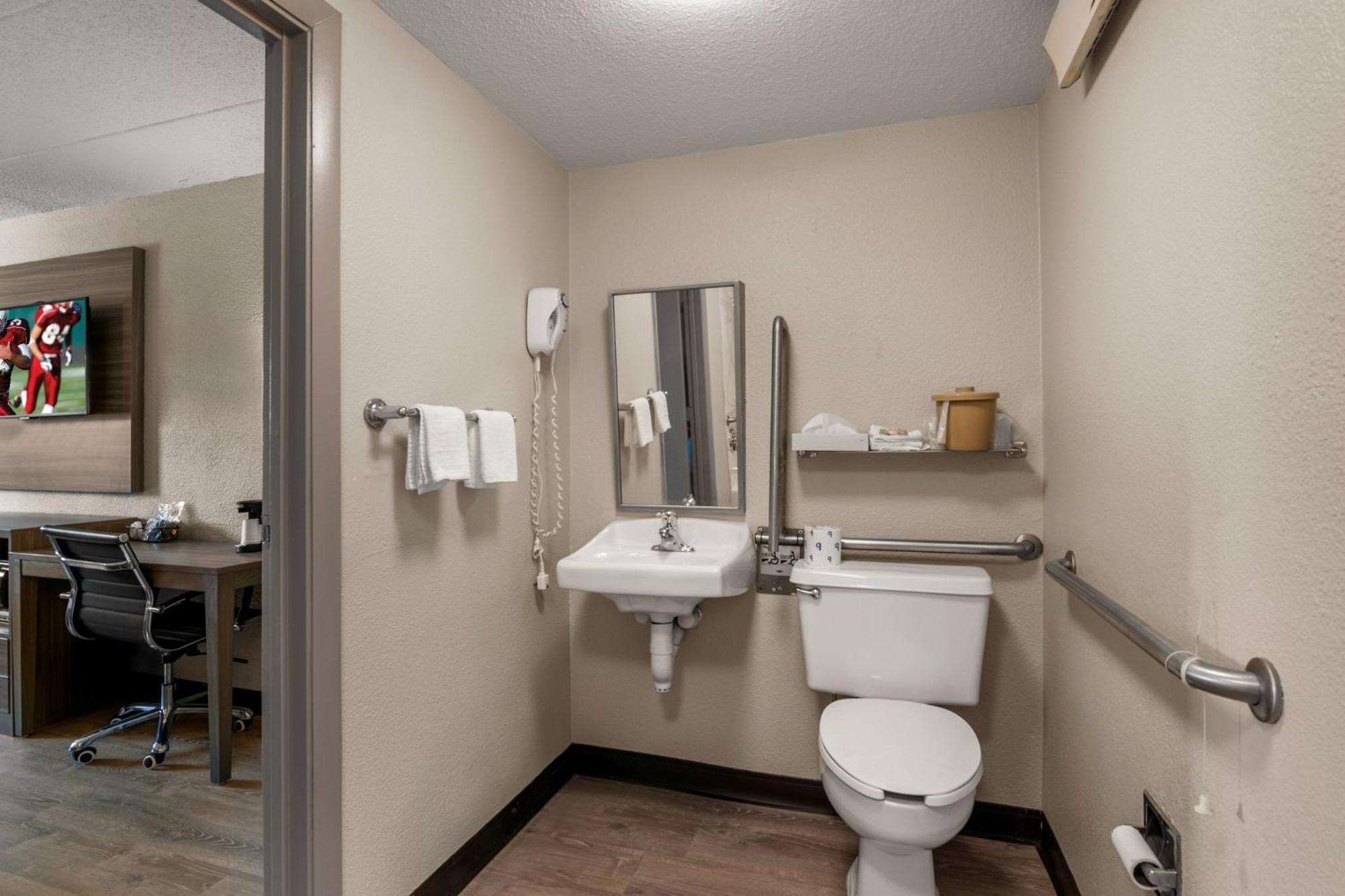 Red Roof Inn Enfield Dış mekan fotoğraf